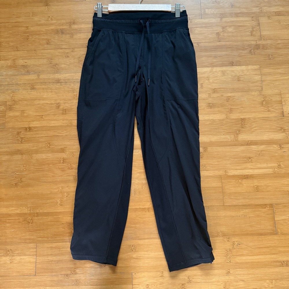 Lululemon Women's Cropped Black‎ Dance Studio Jogger Pants Drawstring Size 4